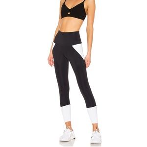 Onzie Athletic Midi Black & White leggings - Size XS